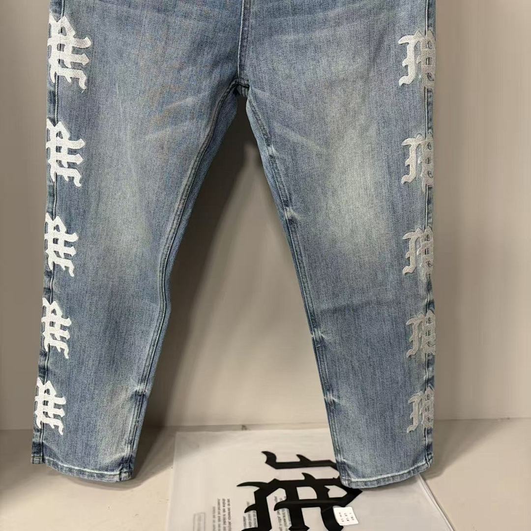 MIXED EMOTION Side Letter Straight-Leg Jeans
