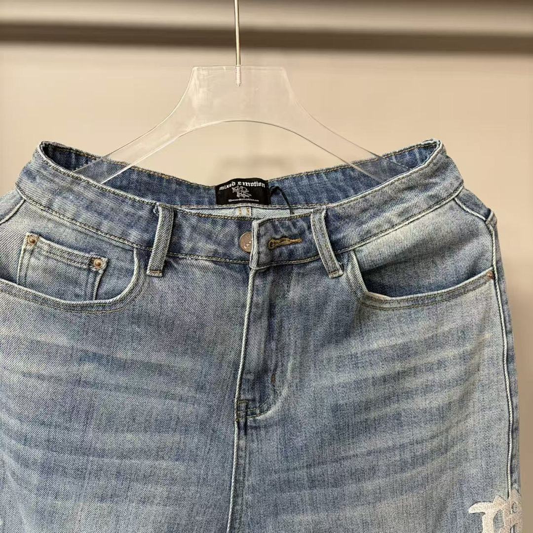MIXED EMOTION Side Letter Straight-Leg Jeans